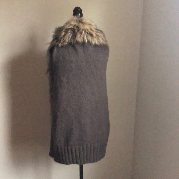 BB Dakota faux fur vest M like new - Picture 5 of 5